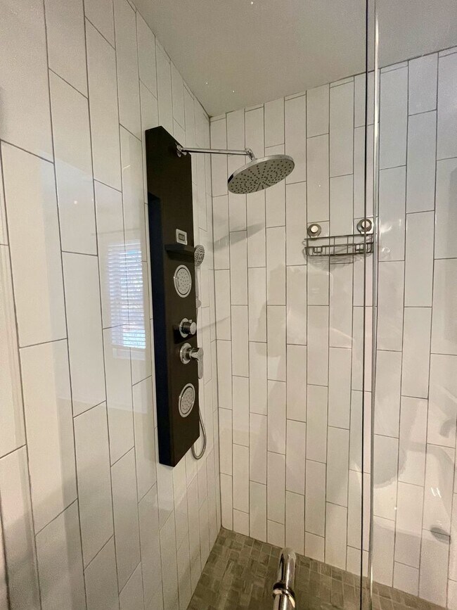 Building Photo - Cozy Bungalow in Atlanta's Westside