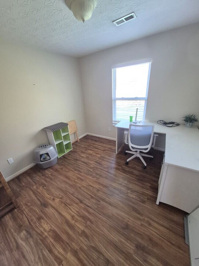 Building Photo - 40 Nicole Dr