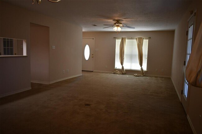 Building Photo - 203 Pine Valley