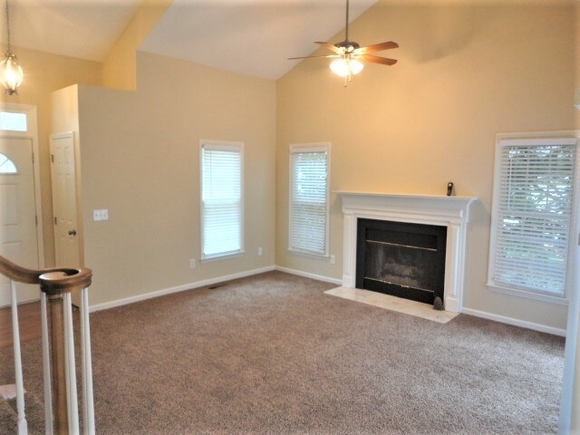 Building Photo - 2400 Water Lilly Way