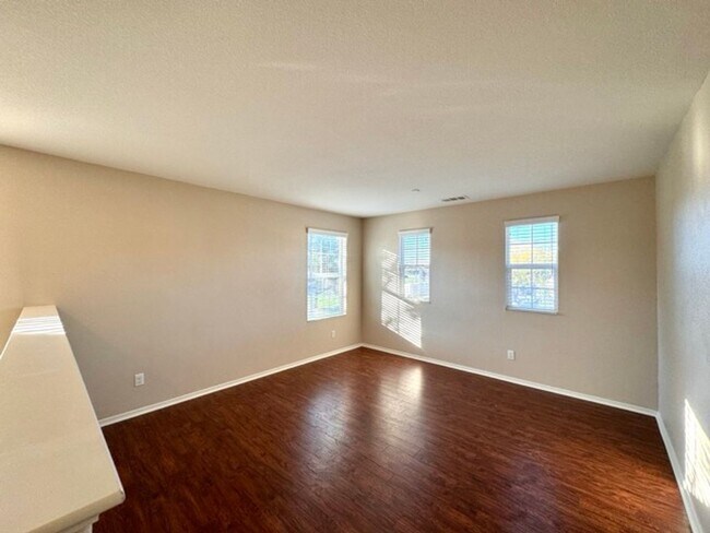 Building Photo - Beautiful Redhawk home located directly ac...