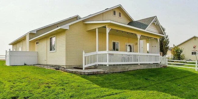 Back Porch - 15872 Sandy Ridge Ct