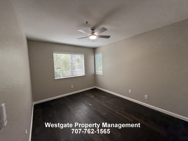 Building Photo - 813 Chardonnay Cir