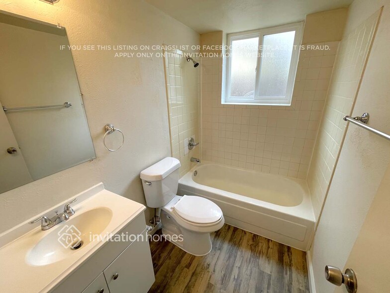 Building Photo - 378 S 24th Ave