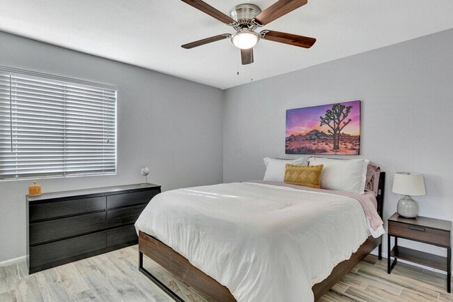 Building Photo - 8055 E Thomas Rd