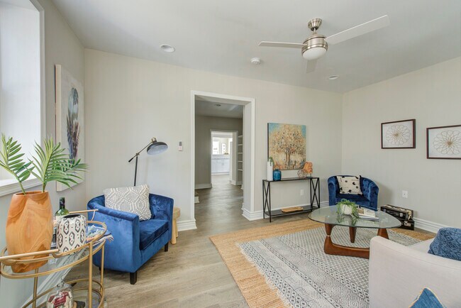 Building Photo - 701 Lincoln St