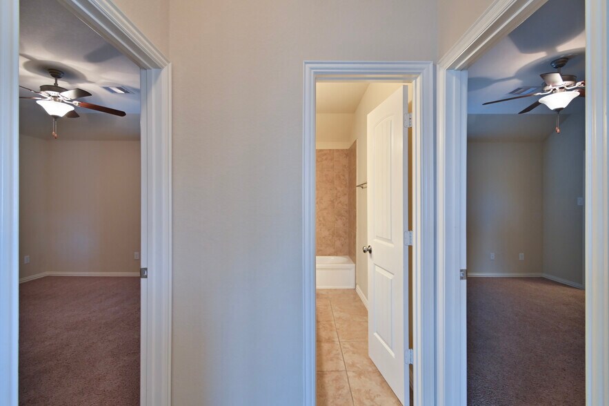 Building Photo - 2439 Brown Maple Dr