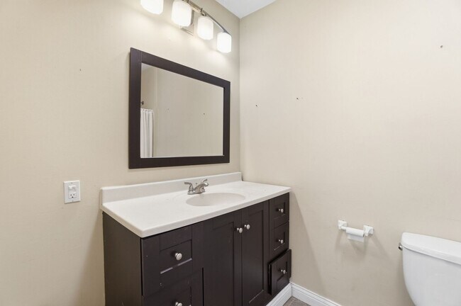 Building Photo - 1220 Louden St