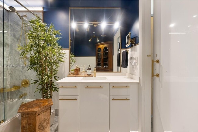 Building Photo - 253 NE 2nd St