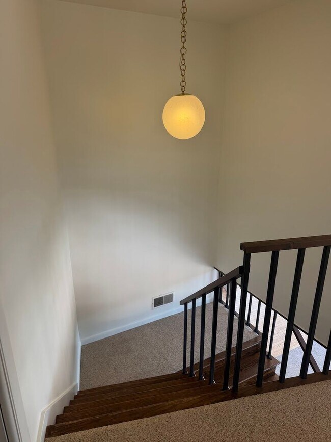 Building Photo - Secluded 3 Bedroom 4 Bath Home