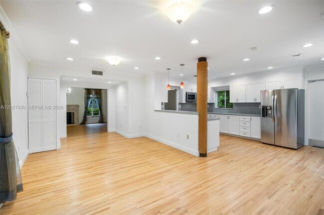 Building Photo - 648 Sevilla Ave