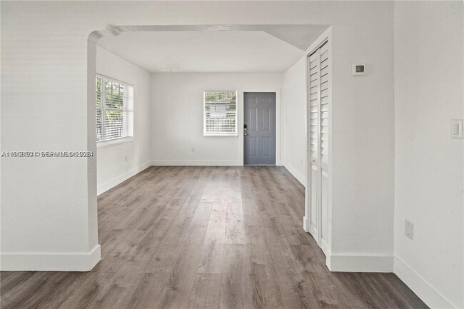 Building Photo - 12108 NE 5th Ave