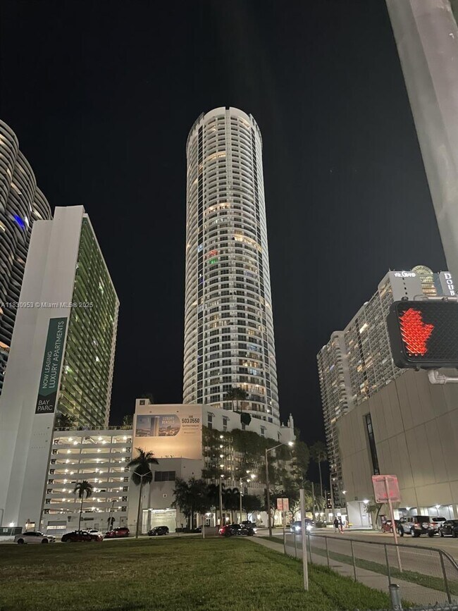 Building Photo - 1750 N Bayshore Dr