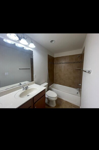 Building Photo - 8322 Heritage Crossing Ct