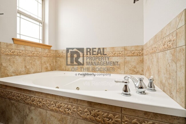 Building Photo - 3348 Hales Ranch Rd