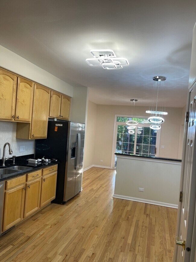 Building Photo - 1220 S Christine Ct