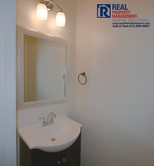 Building Photo - 3414 Pershing Dr
