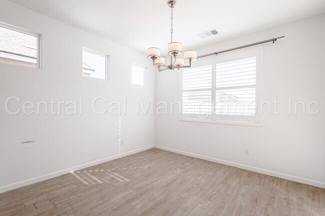 Building Photo - 4 Bedroom/2 Bath Home with Paid Solar - $2995 Per Month!