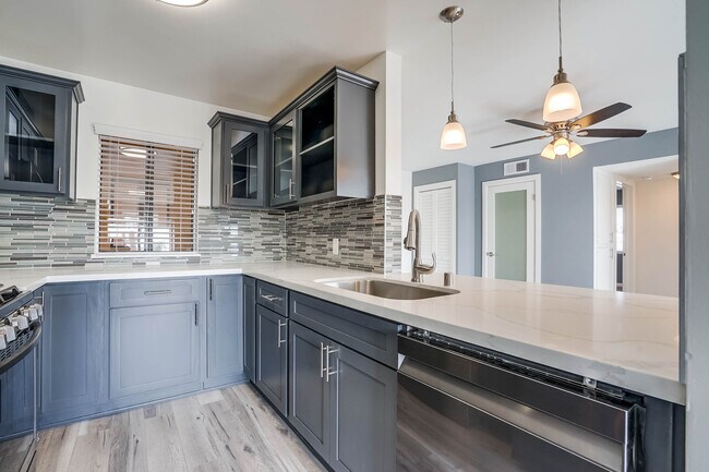 kitchen - 524 Venice Way