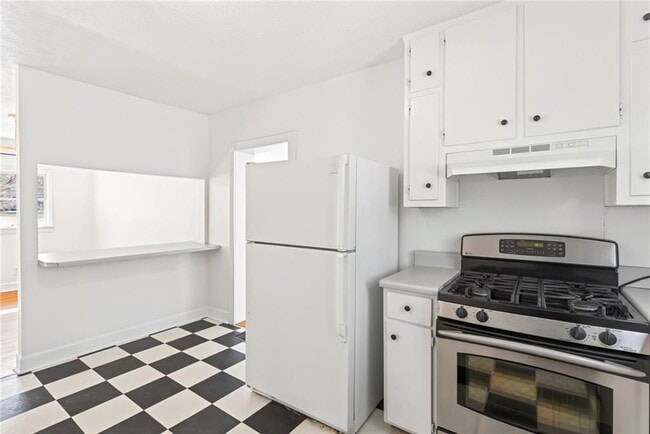 Building Photo - 3006 Hollywood Dr