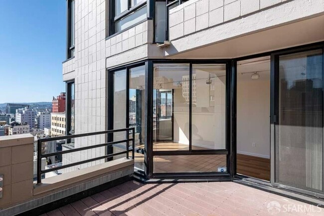 Building Photo - 900 Bush St