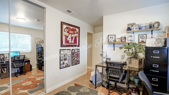Building Photo - ~Beautiful Updated 4 Bed/2 Bath in Rohnert...