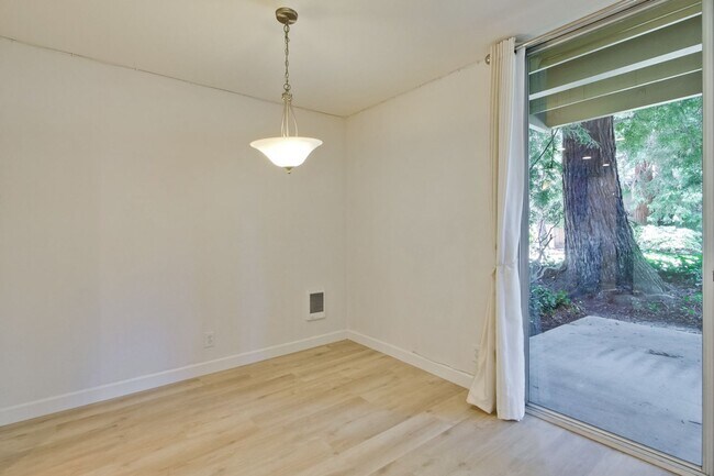 Building Photo - Beautiful 2BR 2BA downstairs condo in Moun...
