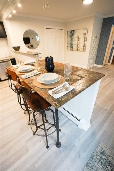 Building Photo - 603 Thames St