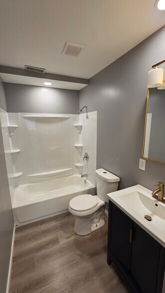 Building Photo - 1380 Catalpa Dr