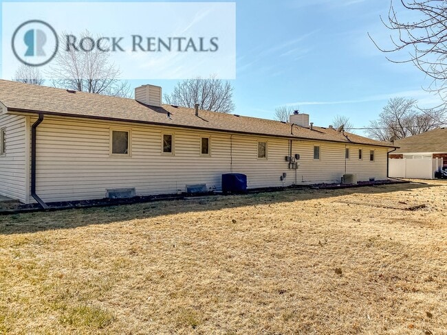 Building Photo - 2 Bed 2 Bath Duplex with Full Basement