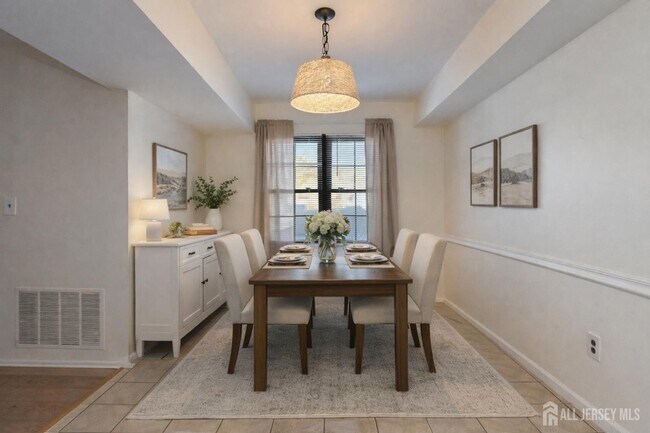 Building Photo - 290 Alpine Way