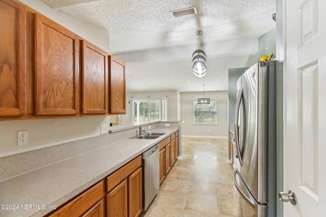 Building Photo - 14018 Fish Eagle Dr E