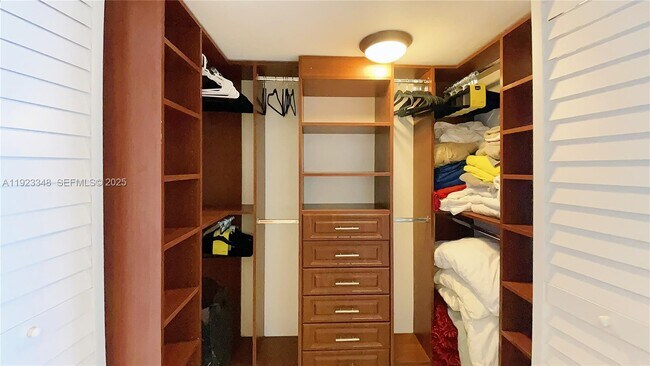 Building Photo - 1717 N Bayshore Dr