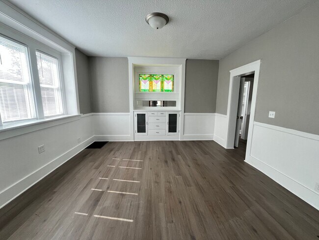 Building Photo - 3320 Broadway- Beautiful Four Bedroom Home!