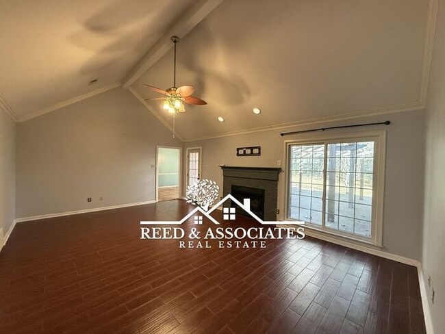 Building Photo - Spacious: 4 Bedroom in Cordova!