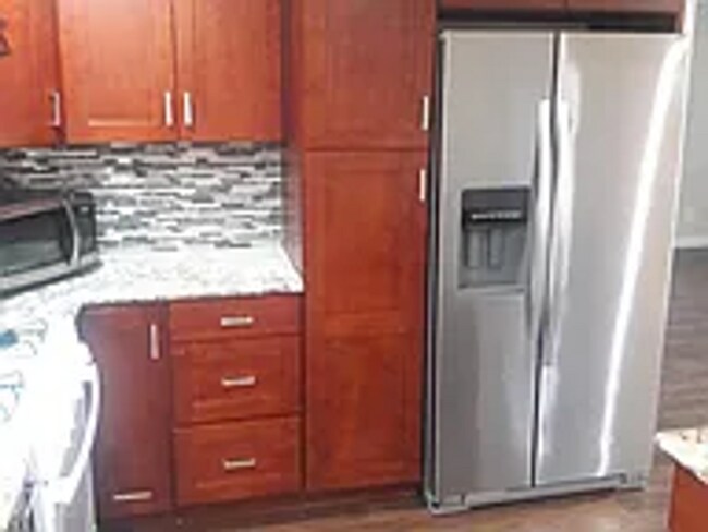 Building Photo - Beautiful 3 bedroom Edmonds Rambler