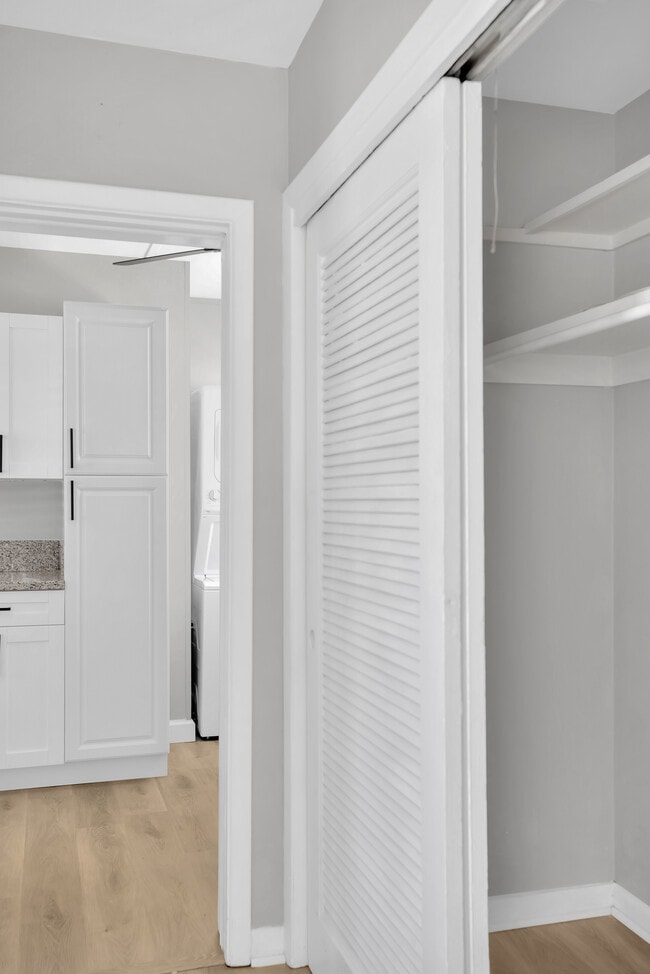 Building Photo - 310 1/2 S Mars