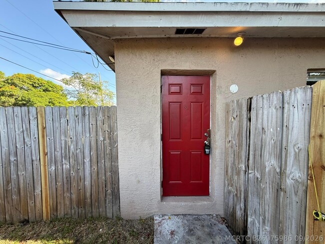 Building Photo - 532 NW 13th Ave