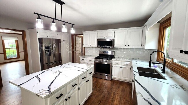 Building Photo - 3467 Charlemaine Dr