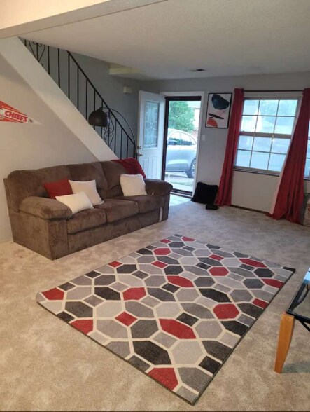 Building Photo - 4005 Hedges Ave