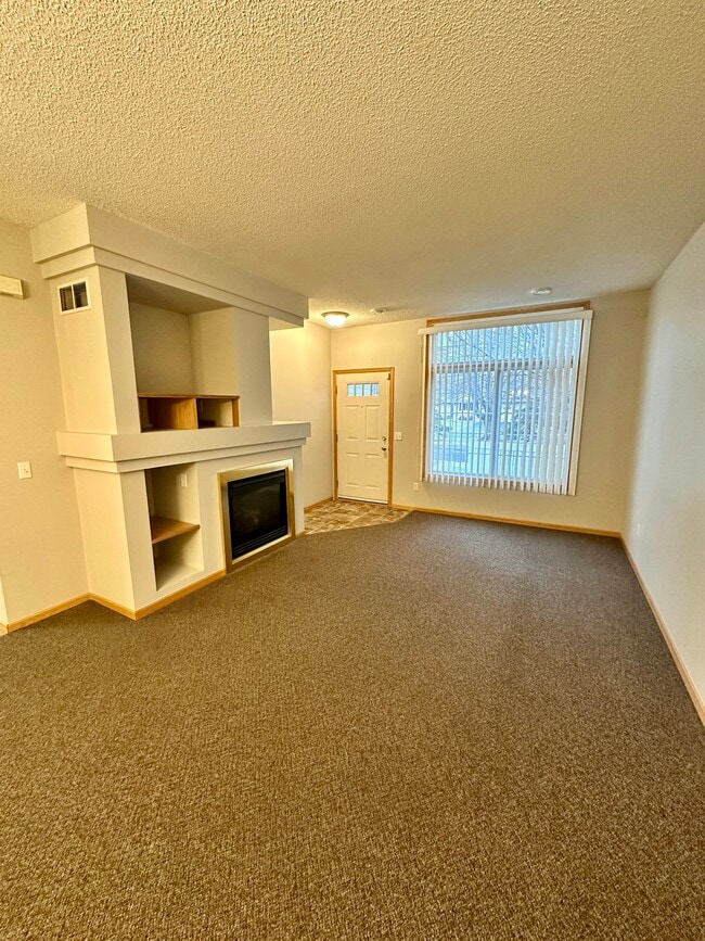 Building Photo - 13037 Europa Trail Way N