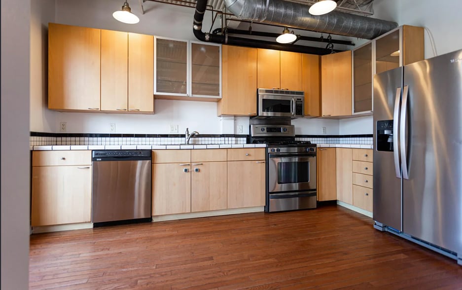Building Photo - 107 1st St S