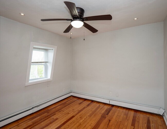 Building Photo - 103 Almy St