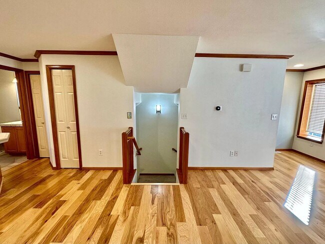 Building Photo - Appealing 2 bed / 1.5 bath townhouse in Greenwood/N Seattle with wood flooring