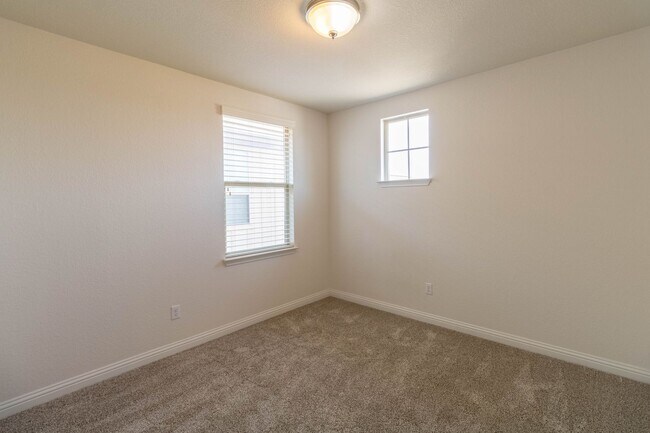 Building Photo - Gorgeous 3 bed / 2.5 bath just North of The Domain!