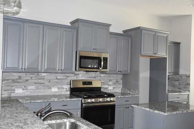 Building Photo - Deer Creek