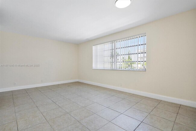 Building Photo - 1715 N 16th Ave