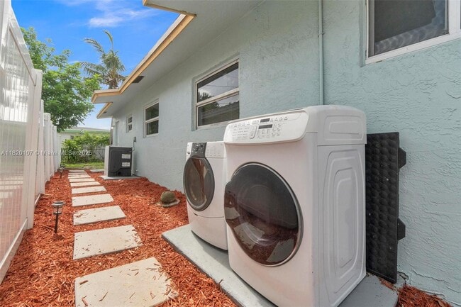 Building Photo - 1430 NW 27th Ave