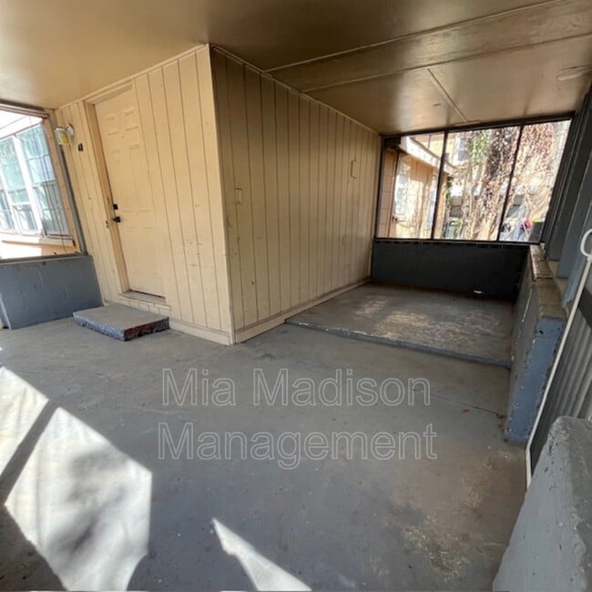 Building Photo - 40 Wesley St