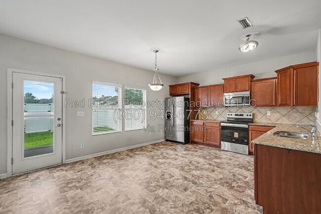 Building Photo - 4613 Tradd Cir
